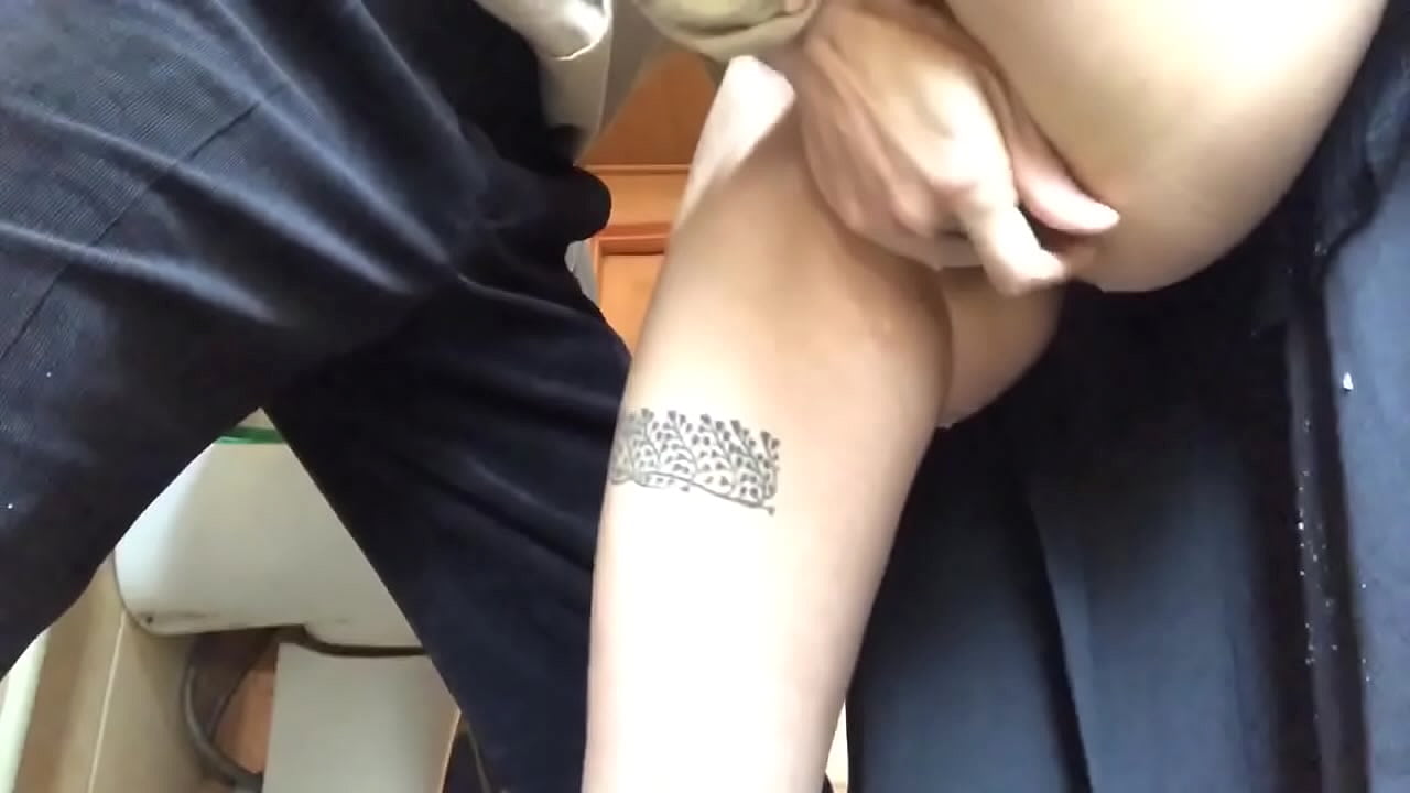 Փրփուր դպրոցի լոգարանում, իսկական փրփրուն օրգազմ. ուսուցիչս ամեն ինչ արեց