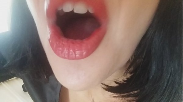 Սիրելիս, քո խորթ մայրիկը քեզ այսօր չի թողնի դպրոց գնալ... Ես քո կարիքը շատ ունեմ...