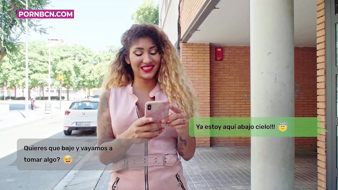 Անհավատարիմ կինը պատրաստվում է ջարդել իր երիտասարդ սիրեկանին, մինչ ամուսինն աշխատում է: Լատինա կրծքերով և մեծ հետույքով. Վեներա Աֆրոդիտե.